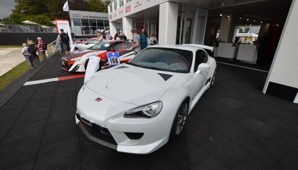 Goodwood Festival of Speed 2012... som for eksempel dette Gazoo Racing-bygde GT86-konseptet. Original-motoren har fått kompressor og turbo, og skal yte 310 hestekrefter. Om den noengang kommer i salg ville ikke Toyota-representantene svare på, men det er lov å håpe. Goodwood Festival of Speed 2012... som for eksempel dette Gazoo Racing-bygde GT86-konseptet. Original-motoren har fått kompressor og turbo, og skal yte 310 hestekrefter. Om den noengang kommer i salg ville ikke Toyota-representantene svare på, men det er lov å håpe.