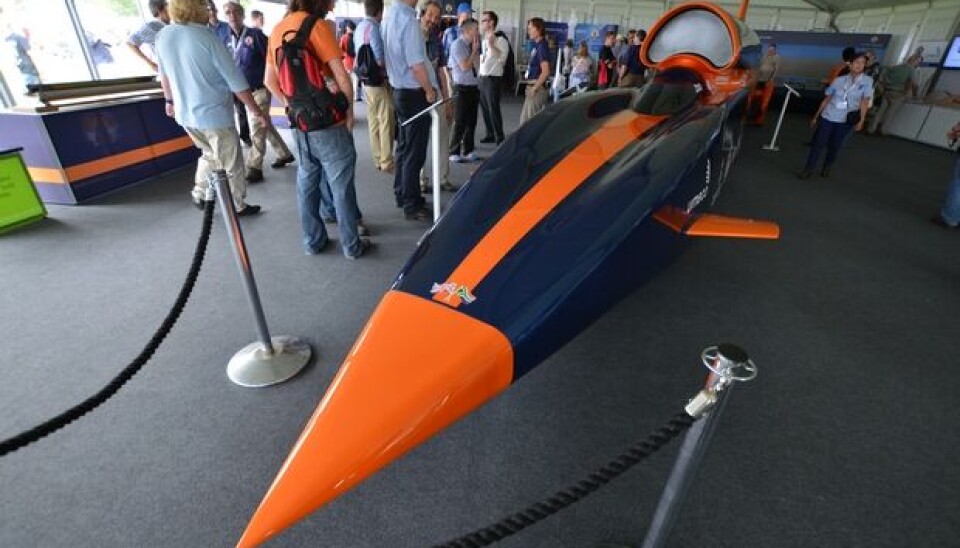 Goodwood Festival of Speed 2012En modell av det som etter planen skal bli verdens raskeste landfartøy. Bloodhound SSC har en teoretisk toppfart på 1690 km/t. Goodwood Festival of Speed 2012En modell av det som etter planen skal bli verdens raskeste landfartøy. Bloodhound SSC har en teoretisk toppfart på 1690 km/t.