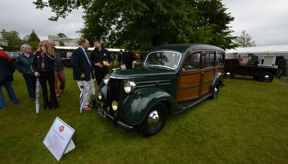 Goodwood Festival of Speed 2012En spesialutstilling i forbindelse med at Dronning Elizabeth II har regjert i 60 stilte ut en rekke av regentens biler gjennom tidene. Her en 1951 Ford V8 Pilot Shooting Brake. Goodwood Festival of Speed 2012En spesialutstilling i forbindelse med at Dronning Elizabeth II har regjert i 60 stilte ut en rekke av regentens biler gjennom tidene. Her en 1951 Ford V8 Pilot Shooting Brake.