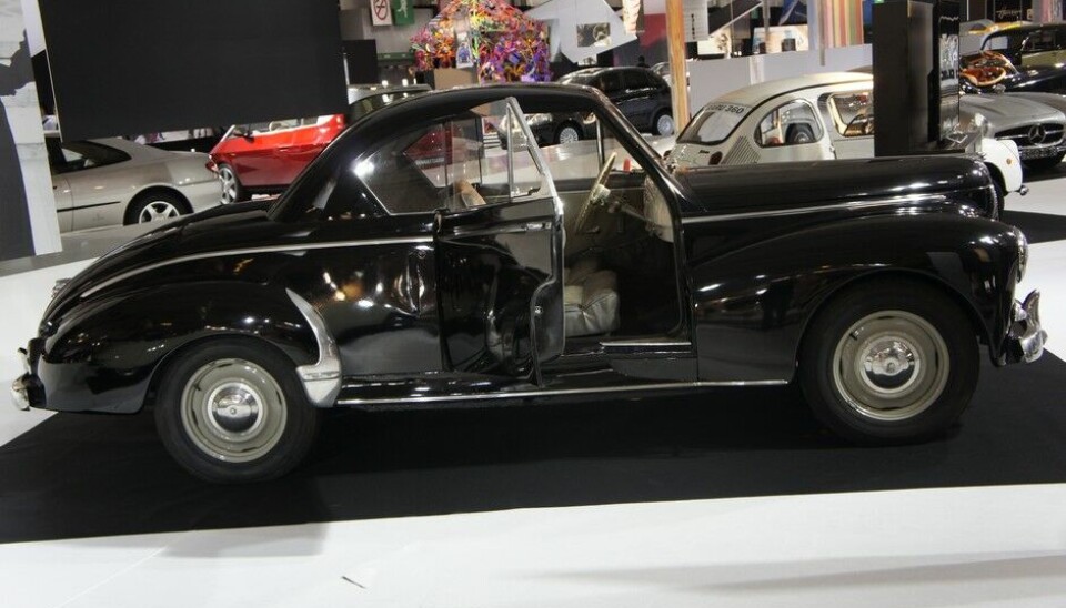 Paris 2014: Bil og moteAv de seks karosserivariantene som Peugeot 203 kom i etter at den ble presentert i 1948, er vel denne coupeen den mest sjeldne. Bare snaue 1000 eksemplarer og to års produksjonstid. Paris 2014: Bil og moteAv de seks karosserivariantene som Peugeot 203 kom i etter at den ble presentert i 1948, er vel denne coupeen den mest sjeldne. Bare snaue 1000 eksemplarer og to års produksjonstid.