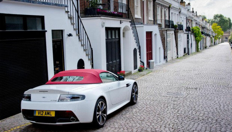 Aston Martin V12 Vantage Roadster