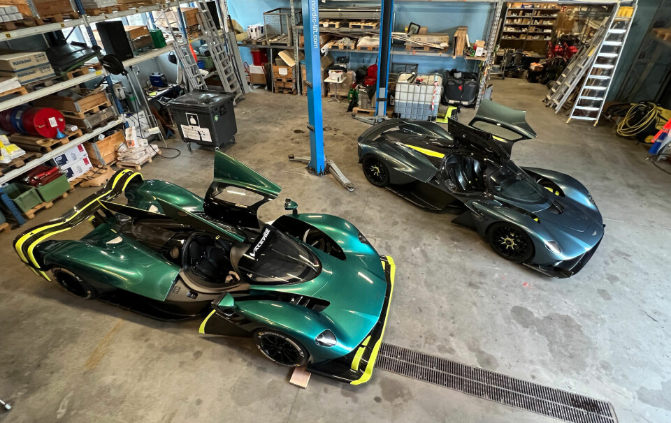 Aston Martin Valkyrie og Valkyrie Pro på vei til Oslo Motor Show. (Foto: Øivind Skar)