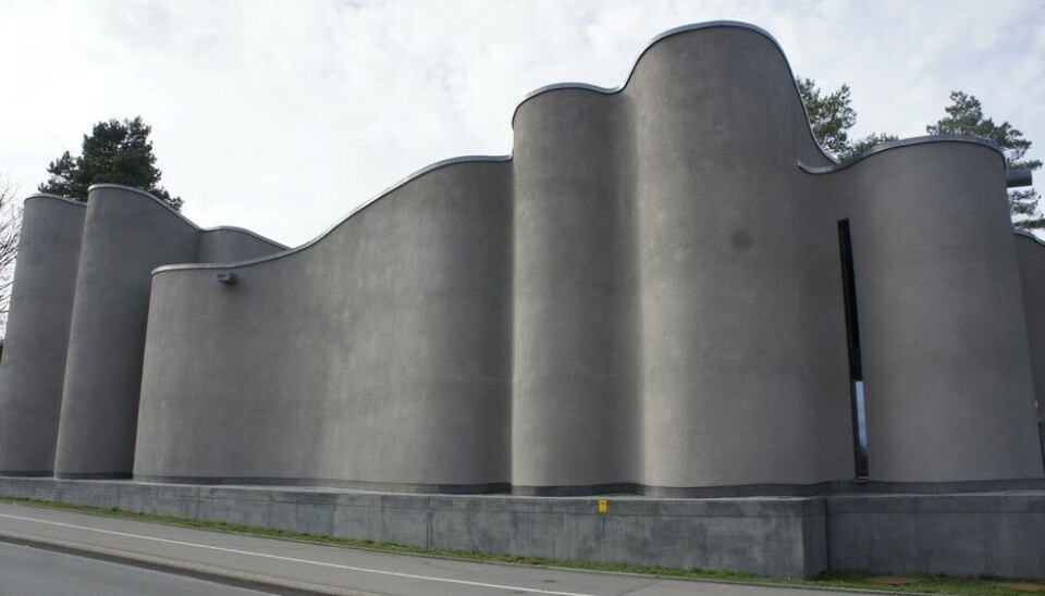 Museum Art & CarsMAC-museet har nydelig arkitektur, ute og inne, glimrende restaurant og et vakkert atrium der vi heller ikke slipper unna kunstnerisk biltema. Foto: Jon Winding-Sørensen Museum Art & CarsMAC-museet har nydelig arkitektur, ute og inne, glimrende restaurant og et vakkert atrium der vi heller ikke slipper unna kunstnerisk biltema. Foto: Jon Winding-Sørensen