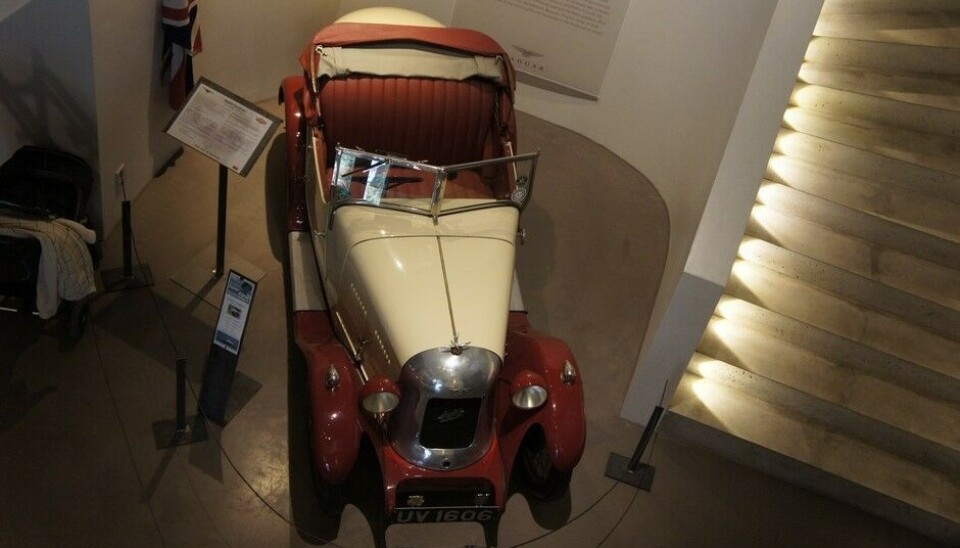 Museum Art & CarsÅrets tema var Jaguar, så da var det jo naturlig å starte med første forsøk allerede i resepsjonen. En Swallow, bygget på en Austin Seven, i 1929 Foto: Jon Winding-Sørensen Museum Art & CarsÅrets tema var Jaguar, så da var det jo naturlig å starte med første forsøk allerede i resepsjonen. En Swallow, bygget på en Austin Seven, i 1929 Foto: Jon Winding-Sørensen