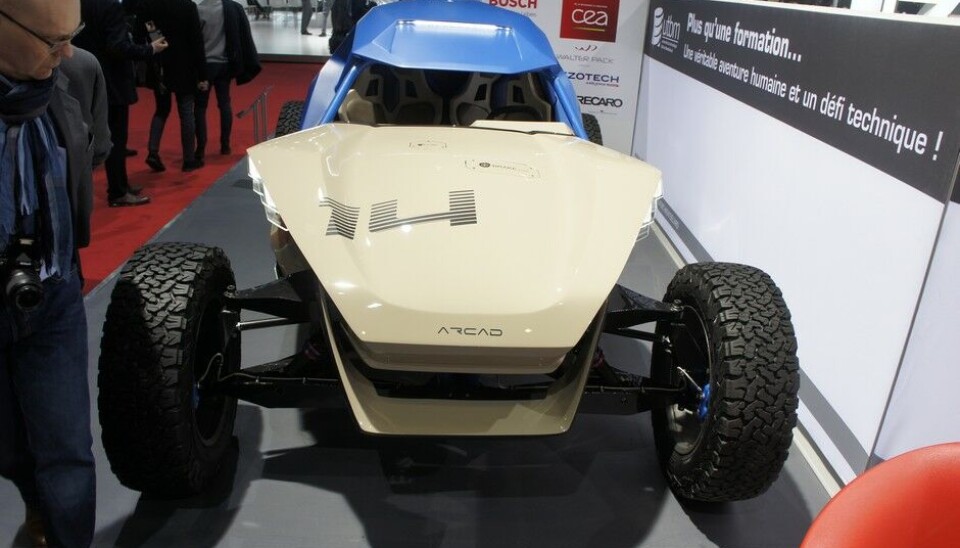 Sbarro i GenèveDette er litt ekte Sbarro igjen. En off-road buggy han kaller Arcad med V8 motor fra en Cadillac og seriøse terrengdekk fra Goodrich. (Foto: Jon Winding-Sørensen) Sbarro i GenèveDette er litt ekte Sbarro igjen. En off-road buggy han kaller Arcad med V8 motor fra en Cadillac og seriøse terrengdekk fra Goodrich. (Foto: Jon Winding-Sørensen)
