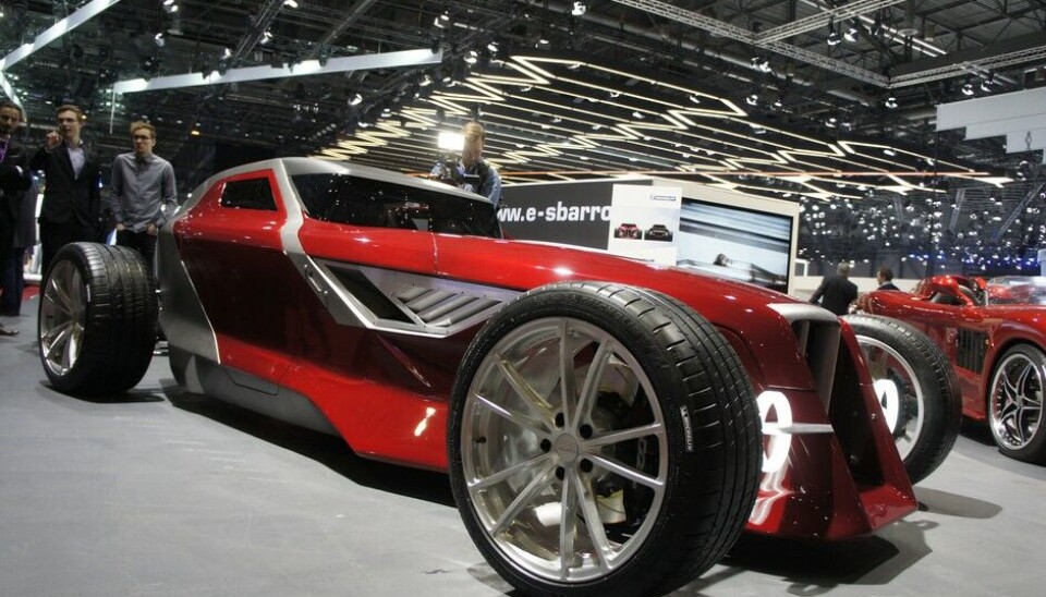 Sbarro i GenèveVirkelig en årgangs-Sbarro. Mojave heter den, etter ørkenen i California som heller ikke er helt ukjent med Speed-uker og custom-biler. V8 motor fra Jaguar, 5 trinns fra BMW, bakhjulsdrift, masse komposit og 1060 kg. Dessuten ser den glimrende ut. (Foto: Jon Winding-Sørensen) Sbarro i GenèveVirkelig en årgangs-Sbarro. Mojave heter den, etter ørkenen i California som heller ikke er helt ukjent med Speed-uker og custom-biler. V8 motor fra Jaguar, 5 trinns fra BMW, bakhjulsdrift, masse komposit og 1060 kg. Dessuten ser den glimrende ut. (Foto: Jon Winding-Sørensen)