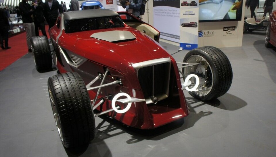 Sbarro i GenèveVirkelig en årgangs-Sbarro. Mojave heter den, etter ørkenen i California som heller ikke er helt ukjent med Speed-uker og custom-biler. V8 motor fra Jaguar, 5 trinns fra BMW, bakhjulsdrift, masse komposit og 1060 kg. Dessuten ser den glimrende ut. (Foto: Jon Winding-Sørensen) Sbarro i GenèveVirkelig en årgangs-Sbarro. Mojave heter den, etter ørkenen i California som heller ikke er helt ukjent med Speed-uker og custom-biler. V8 motor fra Jaguar, 5 trinns fra BMW, bakhjulsdrift, masse komposit og 1060 kg. Dessuten ser den glimrende ut. (Foto: Jon Winding-Sørensen)