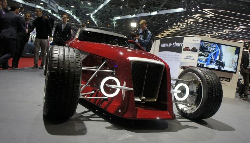 Sbarro i GenèveVirkelig en årgangs-Sbarro. Mojave heter den, etter ørkenen i California som heller ikke er helt ukjent med Speed-uker og custom-biler. V8 motor fra Jaguar, 5 trinns fra BMW, bakhjulsdrift, masse komposit og 1060 kg. Dessuten ser den glimrende ut. (Foto: Jon Winding-Sørensen) Sbarro i GenèveVirkelig en årgangs-Sbarro. Mojave heter den, etter ørkenen i California som heller ikke er helt ukjent med Speed-uker og custom-biler. V8 motor fra Jaguar, 5 trinns fra BMW, bakhjulsdrift, masse komposit og 1060 kg. Dessuten ser den glimrende ut. (Foto: Jon Winding-Sørensen)