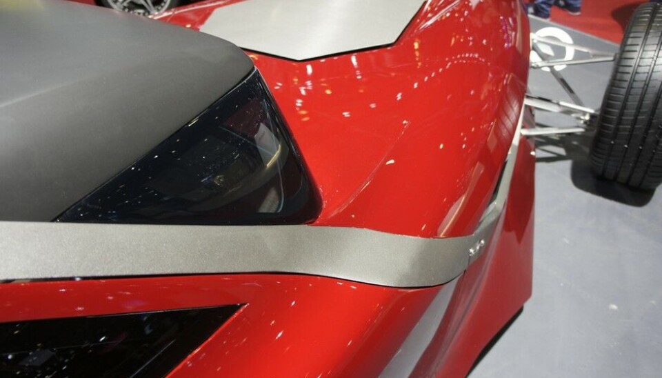 Sbarro i GenèveVirkelig en årgangs-Sbarro. Mojave heter den, etter ørkenen i California som heller ikke er helt ukjent med Speed-uker og custom-biler. V8 motor fra Jaguar, 5 trinns fra BMW, bakhjulsdrift, masse komposit og 1060 kg. Dessuten ser den glimrende ut. (Foto: Jon Winding-Sørensen) Sbarro i GenèveVirkelig en årgangs-Sbarro. Mojave heter den, etter ørkenen i California som heller ikke er helt ukjent med Speed-uker og custom-biler. V8 motor fra Jaguar, 5 trinns fra BMW, bakhjulsdrift, masse komposit og 1060 kg. Dessuten ser den glimrende ut. (Foto: Jon Winding-Sørensen)