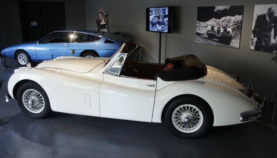 Museum Art & CarsJaguars etterkrigs-sensasjon, XK-serien er vel noe av det mest kjente derfra. Dette er en XK 140. Foto: Jon Winding-Sørensen Museum Art & CarsJaguars etterkrigs-sensasjon, XK-serien er vel noe av det mest kjente derfra. Dette er en XK 140. Foto: Jon Winding-Sørensen