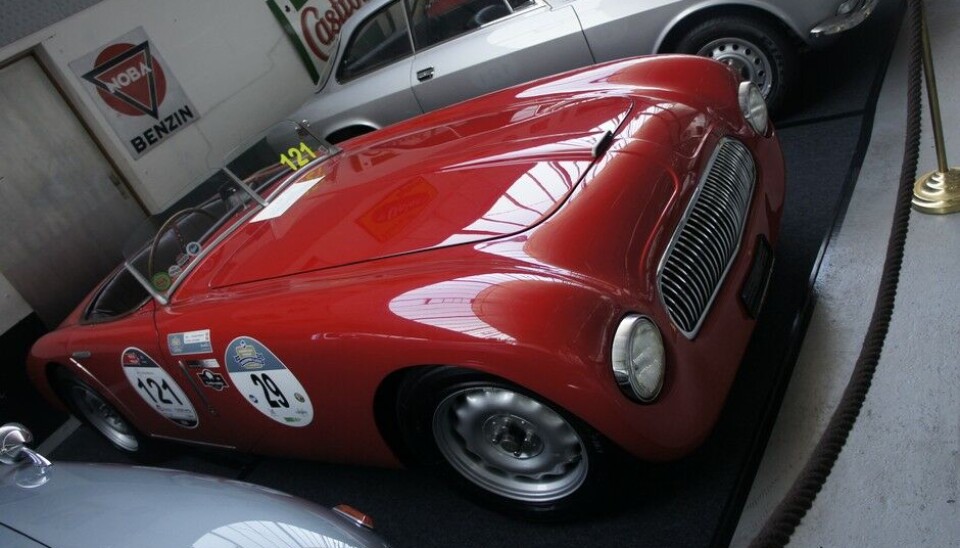Galleri ToffenOg så, plutselig, den første juvelen. En ganske vanlig 1938 Fiat 1500 6C. Men ikke så vanlig med et nydelig etterkrigskarosseri fra Rada i Modena. Foto: Jon Winding-Sørensen Galleri ToffenOg så, plutselig, den første juvelen. En ganske vanlig 1938 Fiat 1500 6C. Men ikke så vanlig med et nydelig etterkrigskarosseri fra Rada i Modena. Foto: Jon Winding-Sørensen