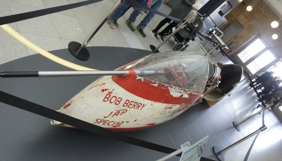 Zeppelin MuseumDet første som møtte oss ved inngangen var en av Bob Berrys strømlinje-JAPer. Han nådde 300 km/t i 1960, men det ble aldri noen verdensrekord. (Foto: Jon Winding-Sørensen) Zeppelin MuseumDet første som møtte oss ved inngangen var en av Bob Berrys strømlinje-JAPer. Han nådde 300 km/t i 1960, men det ble aldri noen verdensrekord. (Foto: Jon Winding-Sørensen)