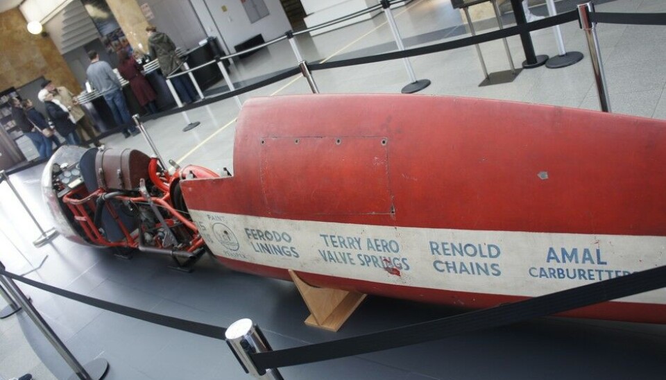 Zeppelin MuseumDet første som møtte oss ved inngangen var en av Bob Berrys strømlinje-JAPer. Han nådde 300 km/t i 1960, men det ble aldri noen verdensrekord. (Foto: Jon Winding-Sørensen) Zeppelin MuseumDet første som møtte oss ved inngangen var en av Bob Berrys strømlinje-JAPer. Han nådde 300 km/t i 1960, men det ble aldri noen verdensrekord. (Foto: Jon Winding-Sørensen)