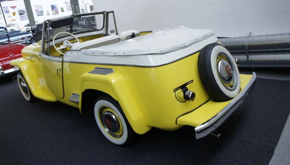 Galleri ToffenEn Willys Jeepster lyser opp med påskefargen sin. 1948, nyrestaurert i fjor, med fastpris 30.000 francs. Foto: Jon Winding-Sørensen Galleri ToffenEn Willys Jeepster lyser opp med påskefargen sin. 1948, nyrestaurert i fjor, med fastpris 30.000 francs. Foto: Jon Winding-Sørensen