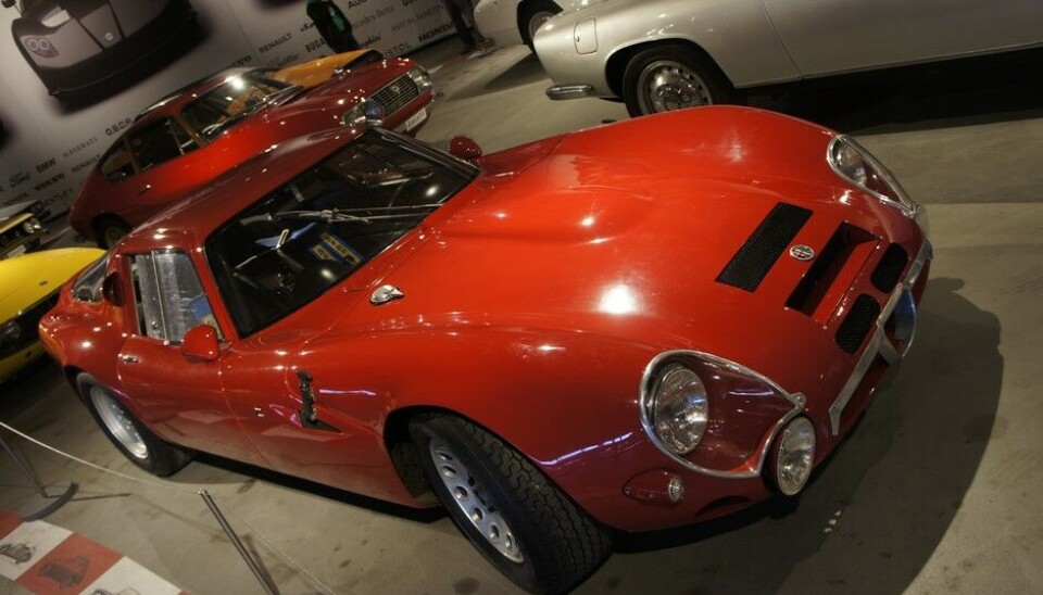 PantheonDette var starten på TZ-modellene. T for Tubolare rørgitterchassis. TZ 1 ble bygget i 102 eksemplarer, den blå er nr. 8 fra 1964. TZ 2 var jo enda råere. (Foto: Jon Winding-Sørensen) PantheonDette var starten på TZ-modellene. T for Tubolare rørgitterchassis. TZ 1 ble bygget i 102 eksemplarer, den blå er nr. 8 fra 1964. TZ 2 var jo enda råere. (Foto: Jon Winding-Sørensen)