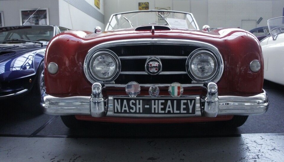 Galleri ToffenOgså en attraktiv amerikaner. Nash 1953, rekkesekser på 140 hk, bygget i samarbeid med engelske Healey og utstyrt med karosseri fra Pininfarina. Foto: Jon Winding-Sørensen Galleri ToffenOgså en attraktiv amerikaner. Nash 1953, rekkesekser på 140 hk, bygget i samarbeid med engelske Healey og utstyrt med karosseri fra Pininfarina. Foto: Jon Winding-Sørensen