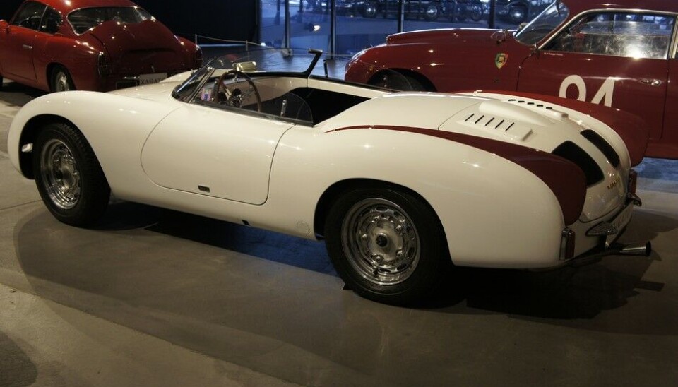 PantheonI 1957 fikk Zagato bestilling på et spesialkarosseri på en Porsche 356. For ikke mange år siden ble det produsert en meget kort serie av den samme designen, som en'Sanction II» versjon. (Foto: Jon Winding-Sørensen) PantheonI 1957 fikk Zagato bestilling på et spesialkarosseri på en Porsche 356. For ikke mange år siden ble det produsert en meget kort serie av den samme designen, som en'Sanction II» versjon. (Foto: Jon Winding-Sørensen)