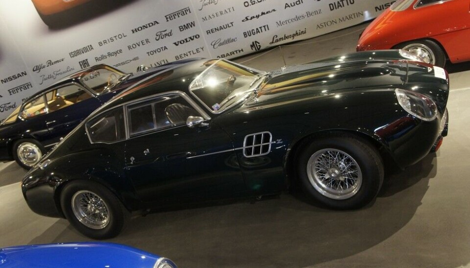 PantheonOgså dette er en ekte'forfalskning». På slutten av 80-tallet fant Aston Martin noen ledige chassisnummer, og sammen med Zagato bygget de seks DB4 GTZ'Recreations». (Foto: Jon Winding-Sørensen) PantheonOgså dette er en ekte'forfalskning». På slutten av 80-tallet fant Aston Martin noen ledige chassisnummer, og sammen med Zagato bygget de seks DB4 GTZ'Recreations». (Foto: Jon Winding-Sørensen)