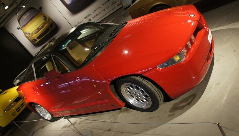 PantheonSZ-versjonen bygget på en Alfa Romeo 75 fra 1991 var vel kanskje mer underlig enn klassisk vakker? (Foto: Jon Winding-Sørensen) PantheonSZ-versjonen bygget på en Alfa Romeo 75 fra 1991 var vel kanskje mer underlig enn klassisk vakker? (Foto: Jon Winding-Sørensen)