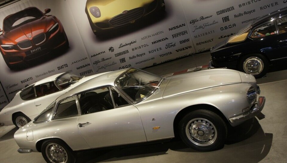 PantheonMen her er vi inne på klassisk Zagato igjen. Alfa Romeo 2600 SZ. Den kom i 1965 med trimmet motor i forhold til utgangspunktet. 105 slike ble solgt. (Foto: Jon Winding-Sørensen) PantheonMen her er vi inne på klassisk Zagato igjen. Alfa Romeo 2600 SZ. Den kom i 1965 med trimmet motor i forhold til utgangspunktet. 105 slike ble solgt. (Foto: Jon Winding-Sørensen)