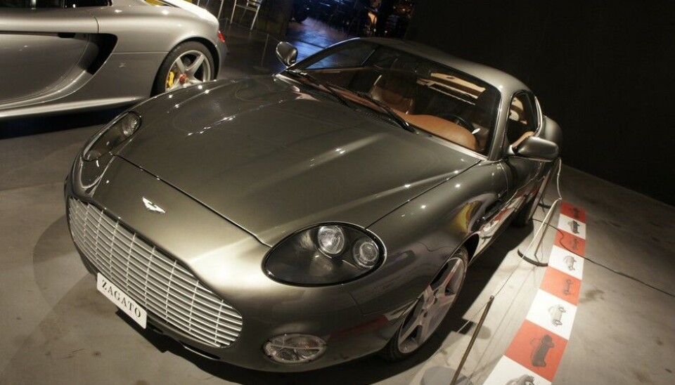 PantheonDa Aston Martin nærmet seg produksjonsslutt i 2003 etter en produksjon på mer enn 7.000 eksemplarer AM-rekord, bygget Zagato en serie på 99 Coupéer. Dette er en av dem. (Foto: Jon Winding-Sørensen) PantheonDa Aston Martin nærmet seg produksjonsslutt i 2003 etter en produksjon på mer enn 7.000 eksemplarer AM-rekord, bygget Zagato en serie på 99 Coupéer. Dette er en av dem. (Foto: Jon Winding-Sørensen)