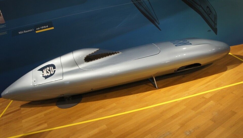 Zeppelin MuseumNSU bygde denne ekstrem-strømlinje-sykkelen etter tegning av grafisk formgiver Gustav Baumm, som la seg ned i den og kjørte 218 km/t, med bare 18 hk, i 1955. (Foto: Jon Winding-Sørensen) Zeppelin MuseumNSU bygde denne ekstrem-strømlinje-sykkelen etter tegning av grafisk formgiver Gustav Baumm, som la seg ned i den og kjørte 218 km/t, med bare 18 hk, i 1955. (Foto: Jon Winding-Sørensen)
