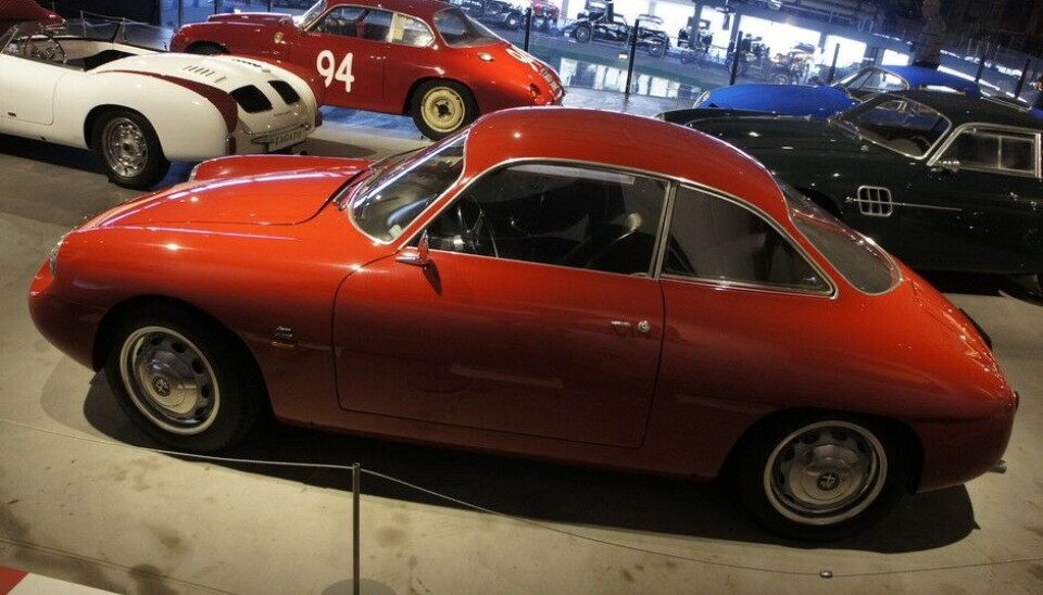 PantheonDette er et skikkelig benchmark igjen. En Alfa Romeo Giulietta Sprint fra 1960, med Zagatos Coupé-karosseri. Sterk konkurrent til Bertones Sprint Speciale-modeller. (Foto: Jon Winding-Sørensen) PantheonDette er et skikkelig benchmark igjen. En Alfa Romeo Giulietta Sprint fra 1960, med Zagatos Coupé-karosseri. Sterk konkurrent til Bertones Sprint Speciale-modeller. (Foto: Jon Winding-Sørensen)