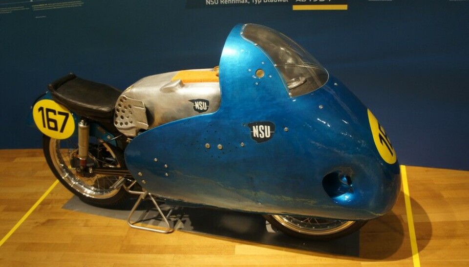 Zeppelin MuseumEn mer konvensjonell etterkrigs NSU, Blåhvalen, bygget på en 1956 Rennfox. 18 hk fra 125 ccm, og såpass mye som 180 km/t. (Foto: Jon Winding-Sørensen) Zeppelin MuseumEn mer konvensjonell etterkrigs NSU, Blåhvalen, bygget på en 1956 Rennfox. 18 hk fra 125 ccm, og såpass mye som 180 km/t. (Foto: Jon Winding-Sørensen)