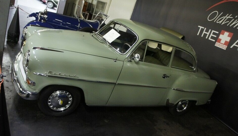 Galleri ToffenNå snakker vi. 26.000 CHF for denne Opel Olympia Rekord 1956,'fremragende stand» og en km-stand på bare 5500. Foto: Jon Winding-Sørensen Galleri ToffenNå snakker vi. 26.000 CHF for denne Opel Olympia Rekord 1956,'fremragende stand» og en km-stand på bare 5500. Foto: Jon Winding-Sørensen