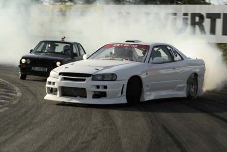 Kenneth Moen (hvit Nissan Skyline GTT) og Fredric Aasbø (BMW 325) i tandemdrift