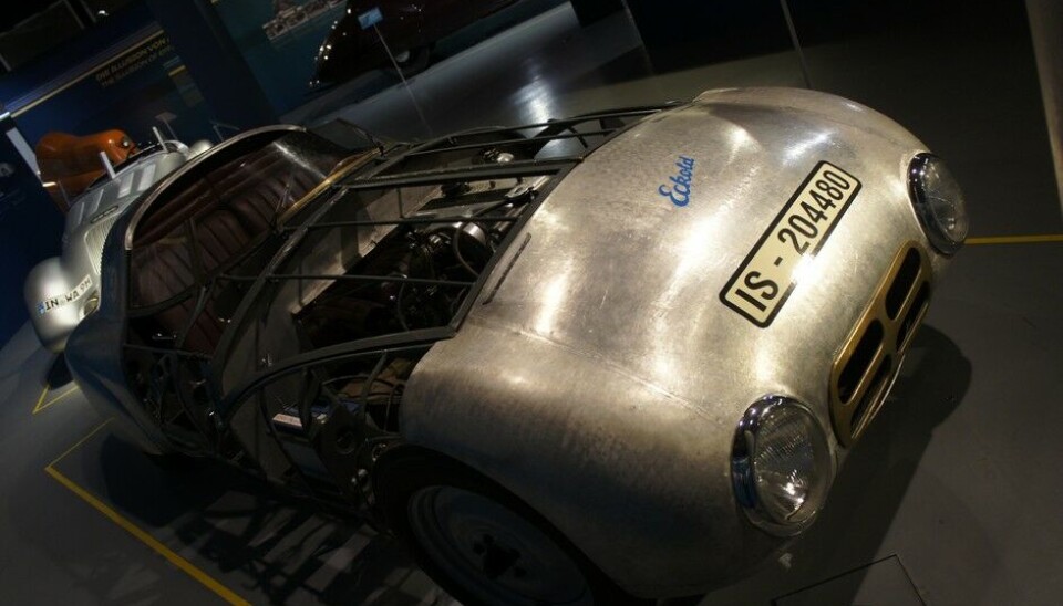 Zeppelin MuseumHanomag fra Hannover var tidlig ute med diesel for personbil, og for å vise at det holdt, bygde de en rekordbil som nå er under gjenoppbygging. Med 40 hester gjorde den 165 km/t i 1938. (Foto: Jon Winding-Sørensen) Zeppelin MuseumHanomag fra Hannover var tidlig ute med diesel for personbil, og for å vise at det holdt, bygde de en rekordbil som nå er under gjenoppbygging. Med 40 hester gjorde den 165 km/t i 1938. (Foto: Jon Winding-Sørensen)