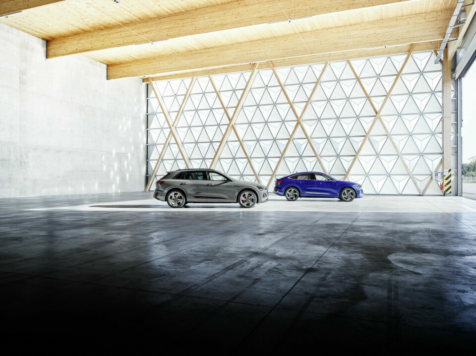 Audi Q8 e-tron quattro, Static photo, Colour: Chronos Gray metallic.Audi SQ8 Sportback e-tron quattro, Static photo, Colour: Ultra Blue metallic.