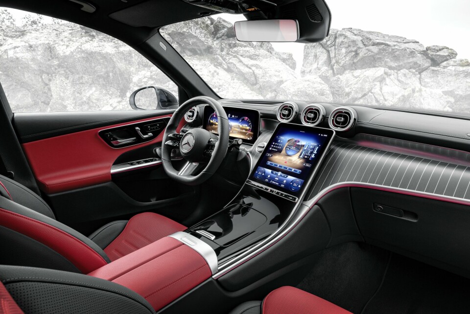 Mercedes-Benz GLC SUV Plug-in-Hybrid; Exterieur: AMG Line, MANUFAKTUR diamantweiß bright; Interieur: AMG Line, Leder zweifarbig powerrot/schwarz Mercedes-Benz GLC SUV plug-in hybrid; exterior: AMG line, MANUFAKTUR diamond white bright; interior: AMG line, leather two-tone power red/black
