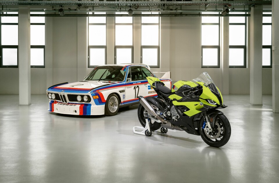 BMW 3.0 CSL sammen med BMW M 1000 RR