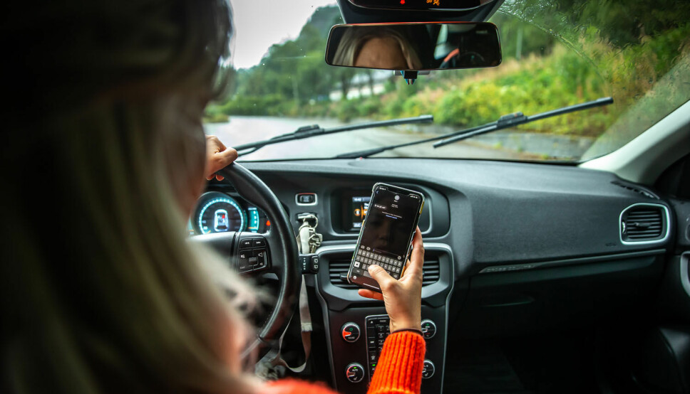 Ny undersøkelse viser at mobilbruk i bil er noe av det andre bilister frykter mest i trafikken.