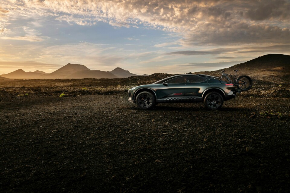 The Audi activesphere concept combines opposites into a perfect synthesis: the elegance of a four-door coup with true offroad-capabilities and surprising flexibility on the outside, the seamless fusion of the digital and physical world on the inside.