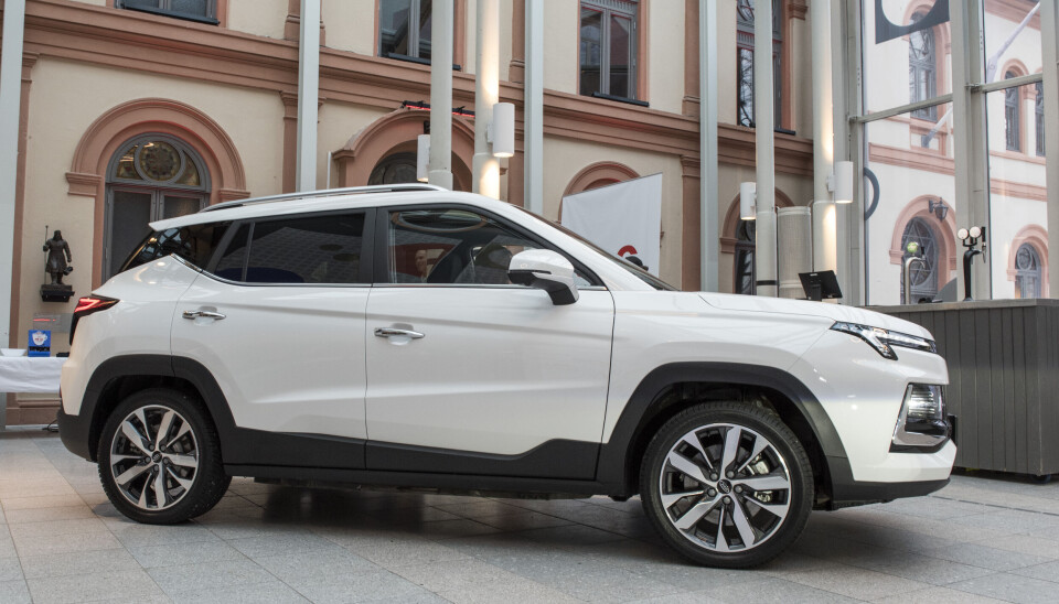 JAC E-JS4 er en kompakt elbil som prises rett under 400.000 kroner. (Foto: Øivind Skar) JAC E-JS4 er en kompakt elbil som prises rett under 400.000 kroner. (Foto: Øivind Skar)
