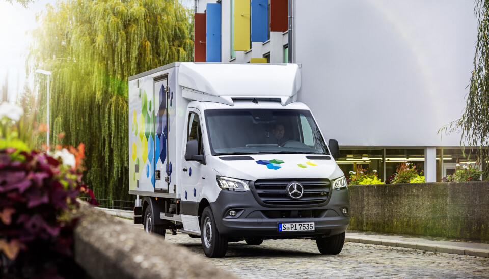 Mercedes-Benz kjøper kreditt av Volvo