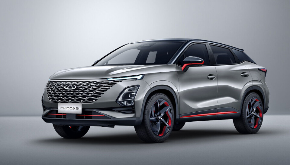 Kompakt SUV fra Kina, først med bensinmotor, så som ladehybrid og dernest som elbil med kort vei til Norge. Kompakt SUV fra Kina, først med bensinmotor, så som ladehybrid og dernest som elbil med kort vei til Norge.