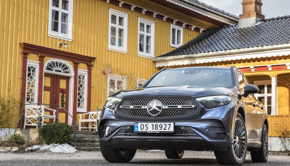 En av få gjenværende SUV-er med dieselmotor. Deilig bil, men styggdyr med attraktivt tilvalg. (Foto: Øivind Skar) En av få gjenværende SUV-er med dieselmotor. Deilig bil, men styggdyr med attraktivt tilvalg. (Foto: Øivind Skar)