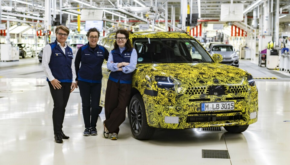 Fabrikksjef Petra Peterhänsel, Prosjektsjef Sonja Hengstler og Mini-sjef Stefanie Wurst med neste generasjon Mini Countryman. Fabrikksjef Petra Peterhänsel, Prosjektsjef Sonja Hengstler og Mini-sjef Stefanie Wurst med neste generasjon Mini Countryman.