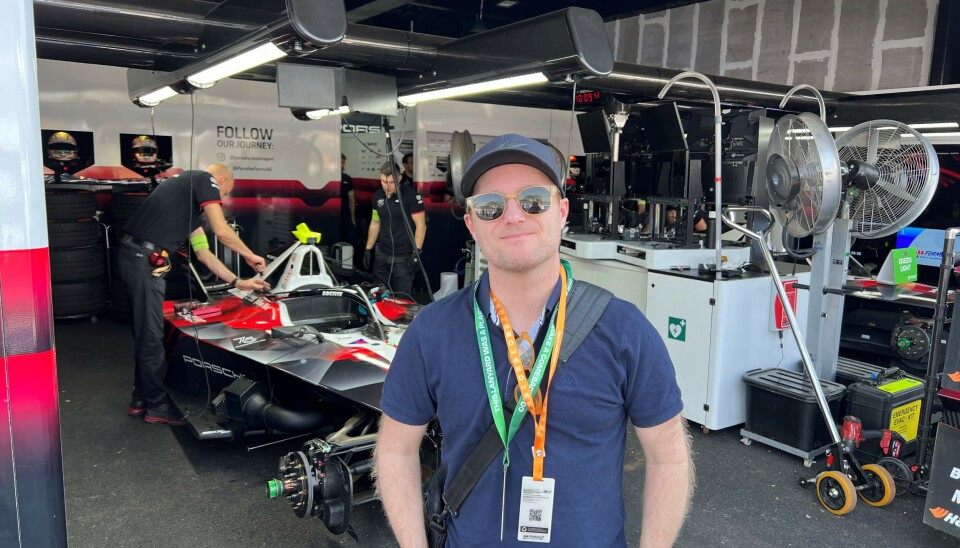 Atle Gulbrandsen kommenterer til daglig Formel 1, og er spesielt opptatt av hvordan vi kan bruke bilsport til å utvikle teknologi som gjør at utslippene går ned.