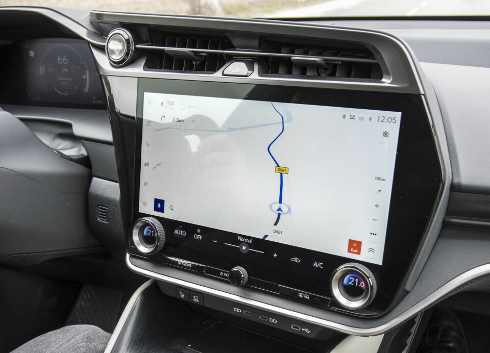Stor skjerm, men også Lexus har et og annet å lære om brukervennlighet og informasjonstilgjengelighet av Tesla og et par tyske konkurrenter. (Foto: Øivind Skar)