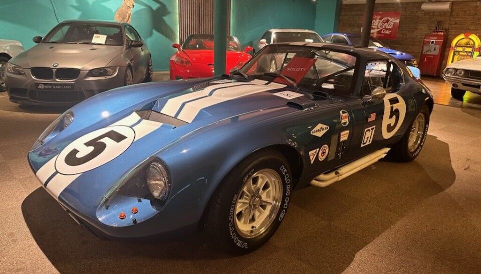 Rune Hove stiller med Shelby Daytona. (Privat) Rune Hove stiller med Shelby Daytona. (Privat)