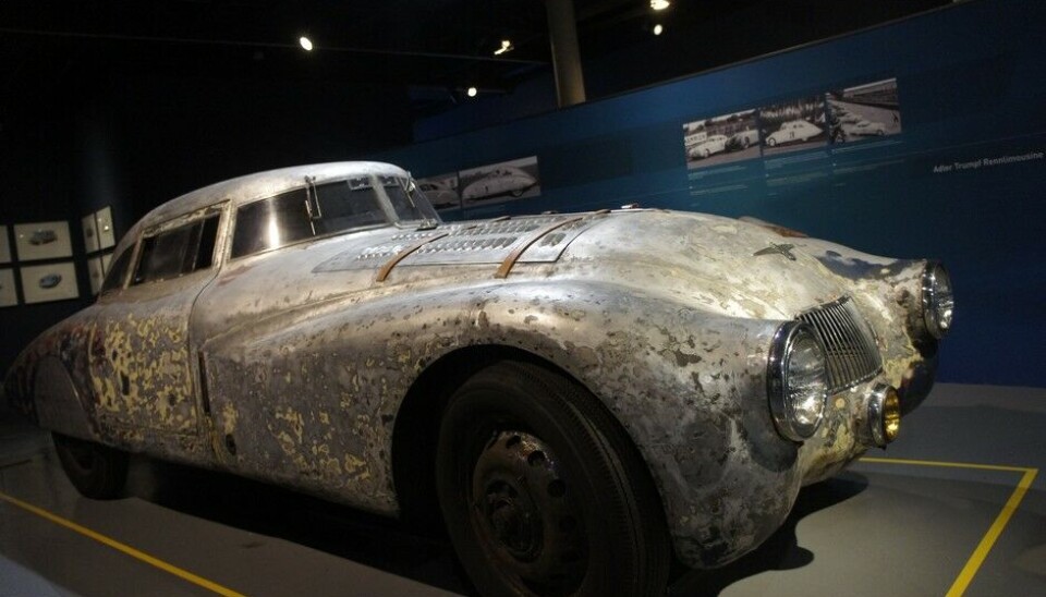 Zeppelin MuseumOgså en standard-modell, Adler Trumf, bygget som Rennlimousine. Denne er fra 1937. Le Mans og Spa var ment som utfordringene for slike. Den lille 2-literen kom alltid blant de 10 beste. (Foto: Jon Winding-Sørensen) Zeppelin MuseumOgså en standard-modell, Adler Trumf, bygget som Rennlimousine. Denne er fra 1937. Le Mans og Spa var ment som utfordringene for slike. Den lille 2-literen kom alltid blant de 10 beste. (Foto: Jon Winding-Sørensen)