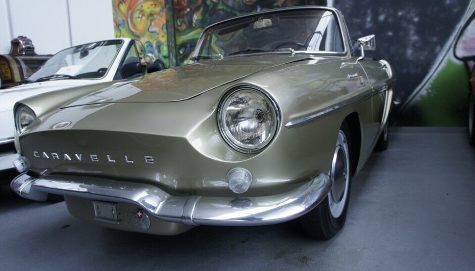Galleri ToffenRenault Floride, da den het Caravelle. Den originale hard-topen fulgte med. Den sto sammen med 25 andre originale hardtoper (de alene verdt en formue) borte i et hjørne. Foto: Jon Winding-Sørensen Galleri ToffenRenault Floride, da den het Caravelle. Den originale hard-topen fulgte med. Den sto sammen med 25 andre originale hardtoper (de alene verdt en formue) borte i et hjørne. Foto: Jon Winding-Sørensen
