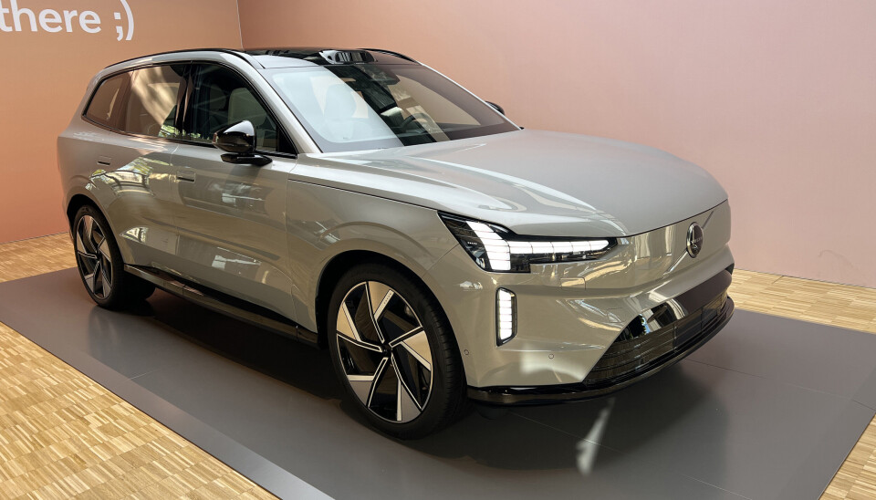 Produksjonsstart i USA for EX90, Volvos nye el-flaggskip, er nå utsatt og bilen kommer neppe til Norge før i siste halvdel av 2024. Legg merke til at den har Lidar på taket. (Foto: Øivind Skar) Produksjonsstart i USA for EX90, Volvos nye el-flaggskip, er nå utsatt og bilen kommer neppe til Norge før i siste halvdel av 2024. Legg merke til at den har Lidar på taket. (Foto: Øivind Skar)