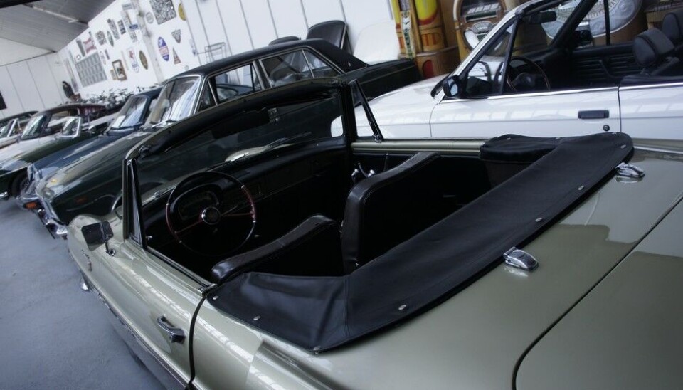 Galleri ToffenRenault Floride, da den het Caravelle. Den originale hard-topen fulgte med. Den sto sammen med 25 andre originale hardtoper (de alene verdt en formue) borte i et hjørne. Foto: Jon Winding-Sørensen Galleri ToffenRenault Floride, da den het Caravelle. Den originale hard-topen fulgte med. Den sto sammen med 25 andre originale hardtoper (de alene verdt en formue) borte i et hjørne. Foto: Jon Winding-Sørensen