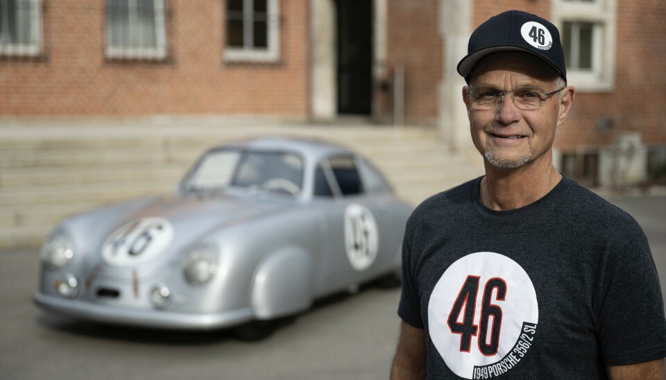 Cameron Healy med sin Porsche 356 SL Cameron Healy med sin Porsche 356 SL
