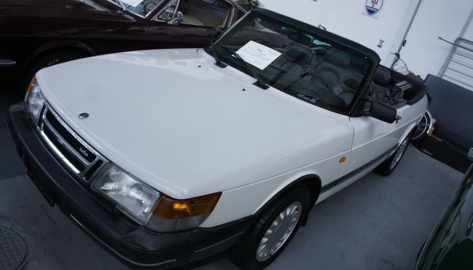 Galleri ToffenSaab 900 Turbo Cabriolet, 1987. Velbrukt: 327.000, men allikevel: CHF 12.500 høres vel ikke urimelig ut? Foto: Jon Winding-Sørensen Galleri ToffenSaab 900 Turbo Cabriolet, 1987. Velbrukt: 327.000, men allikevel: CHF 12.500 høres vel ikke urimelig ut? Foto: Jon Winding-Sørensen